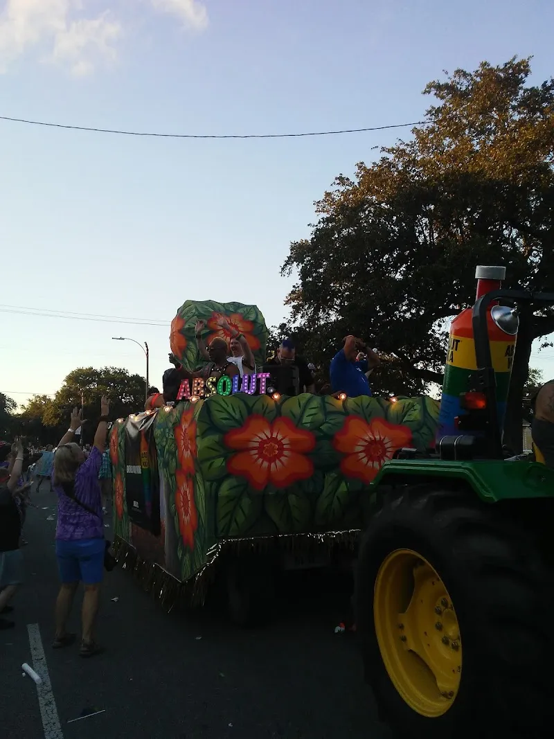 Friendship House - Photo 2