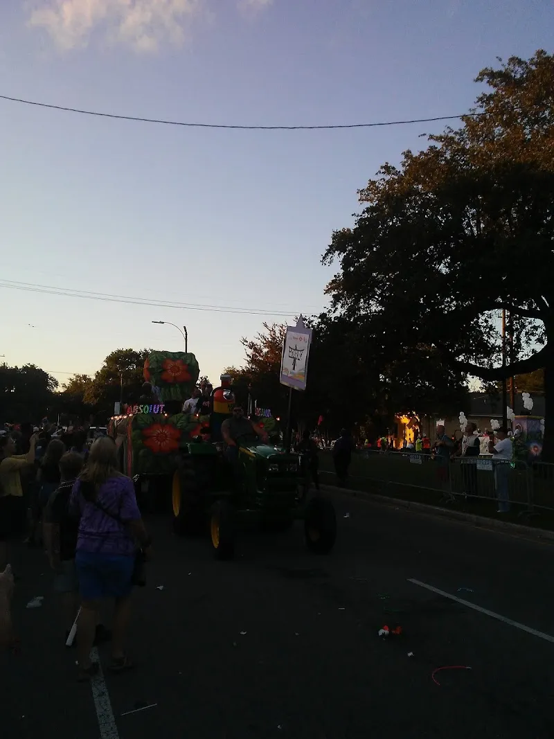 Friendship House - Photo 3