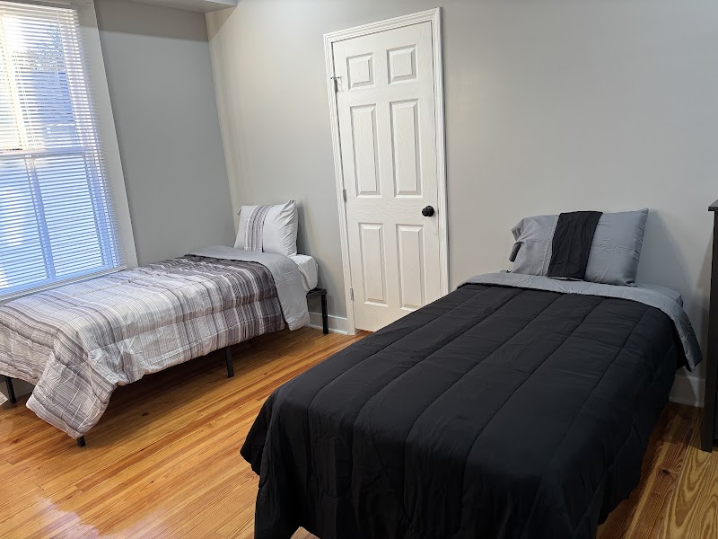 Rose House Sober Living - Photo 2