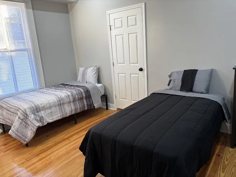 Rose House Sober Living - Photo 2